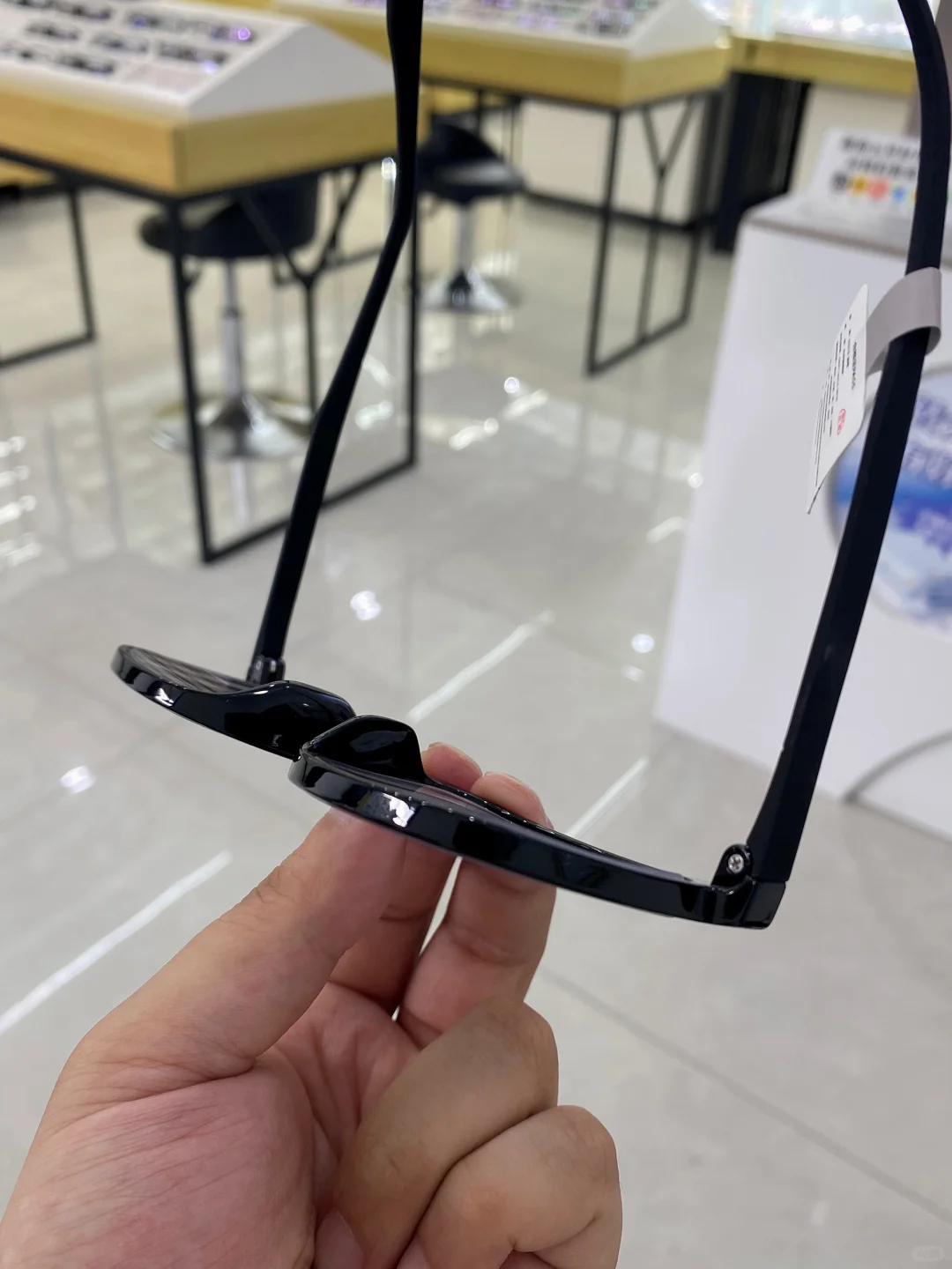 一家专门做变色镜片20年的国产镜片企业