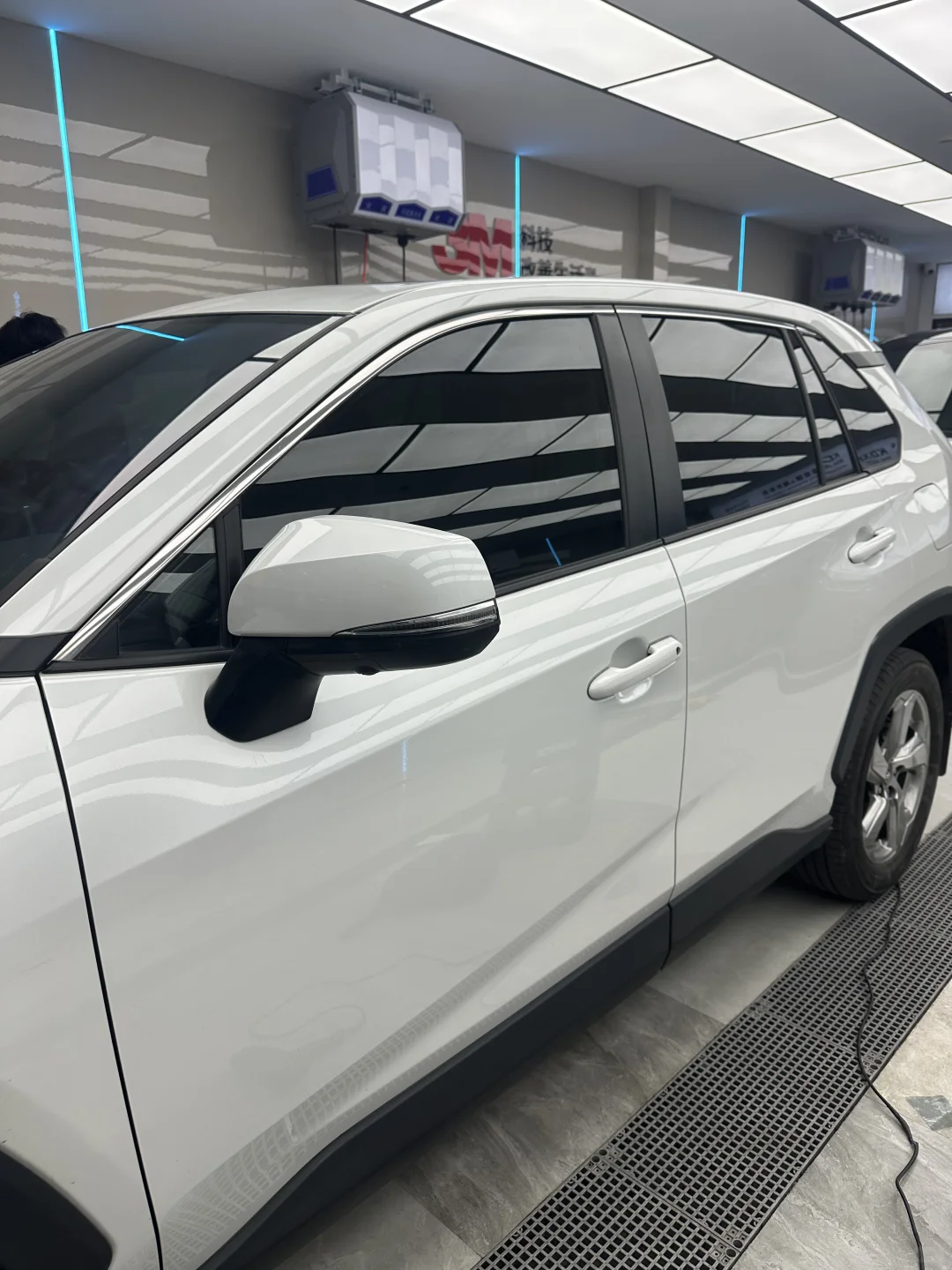 又一款会遇水变色的太阳膜