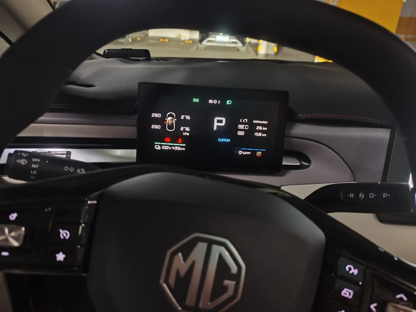 名爵4随心版仪表盘和车机显示