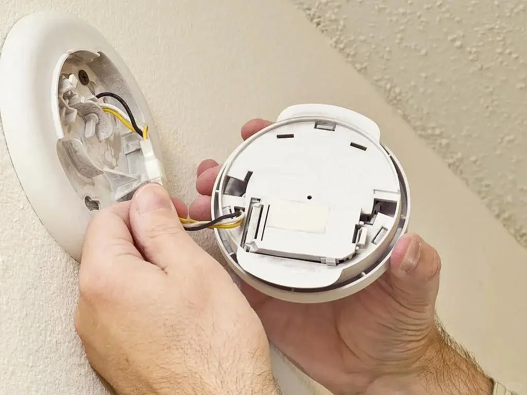 维州最新要求：每间卧室必须安装这个东西！