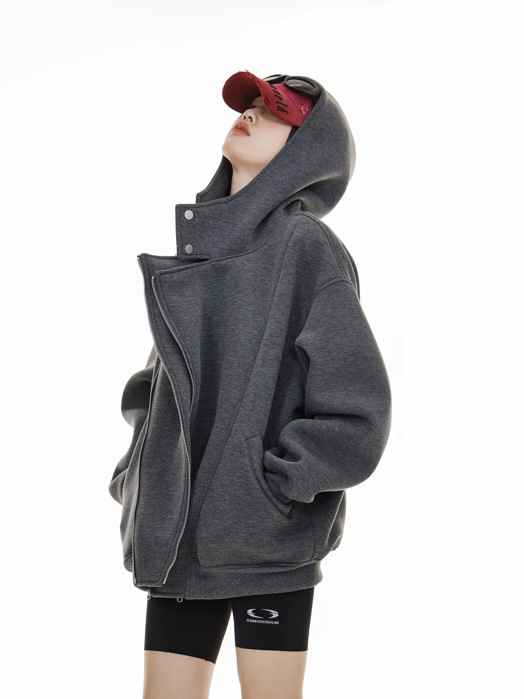 早秋不费力松弛感look?不对称门襟卫衣开衫