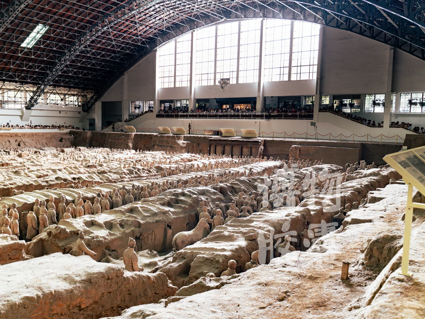 带你看看东倒西歪、缺胳膊少腿的兵马俑
