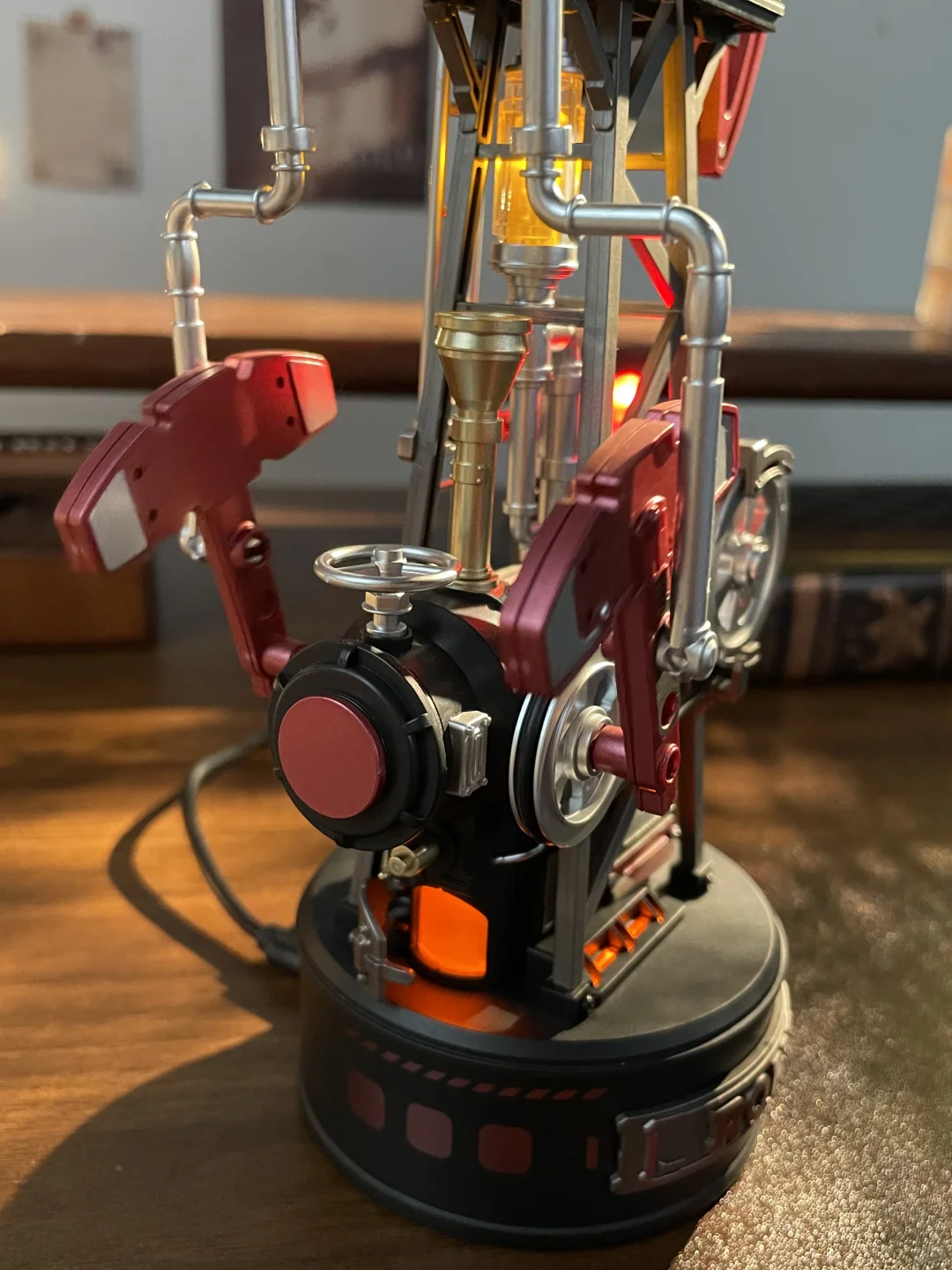 以为是拼模型入了迷 实际上是…