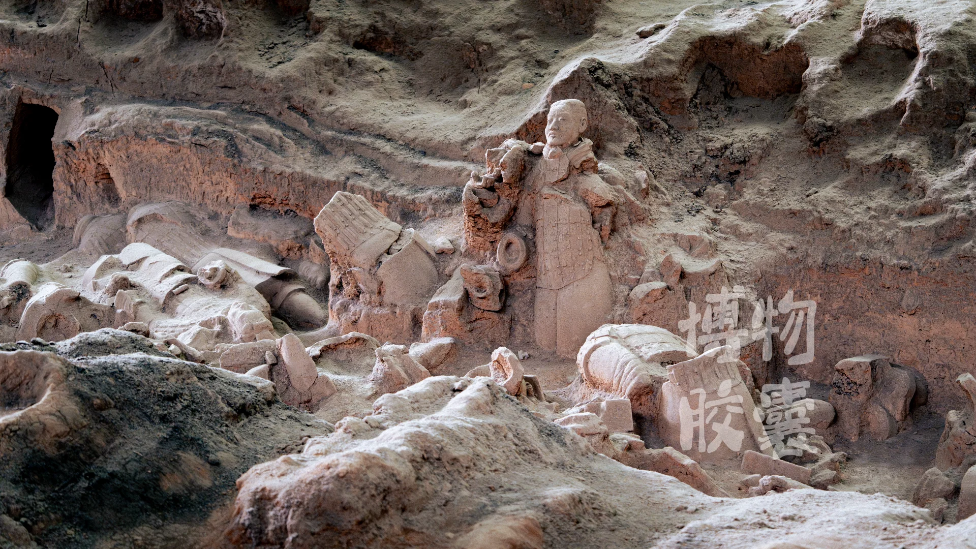 带你看看东倒西歪、缺胳膊少腿的兵马俑