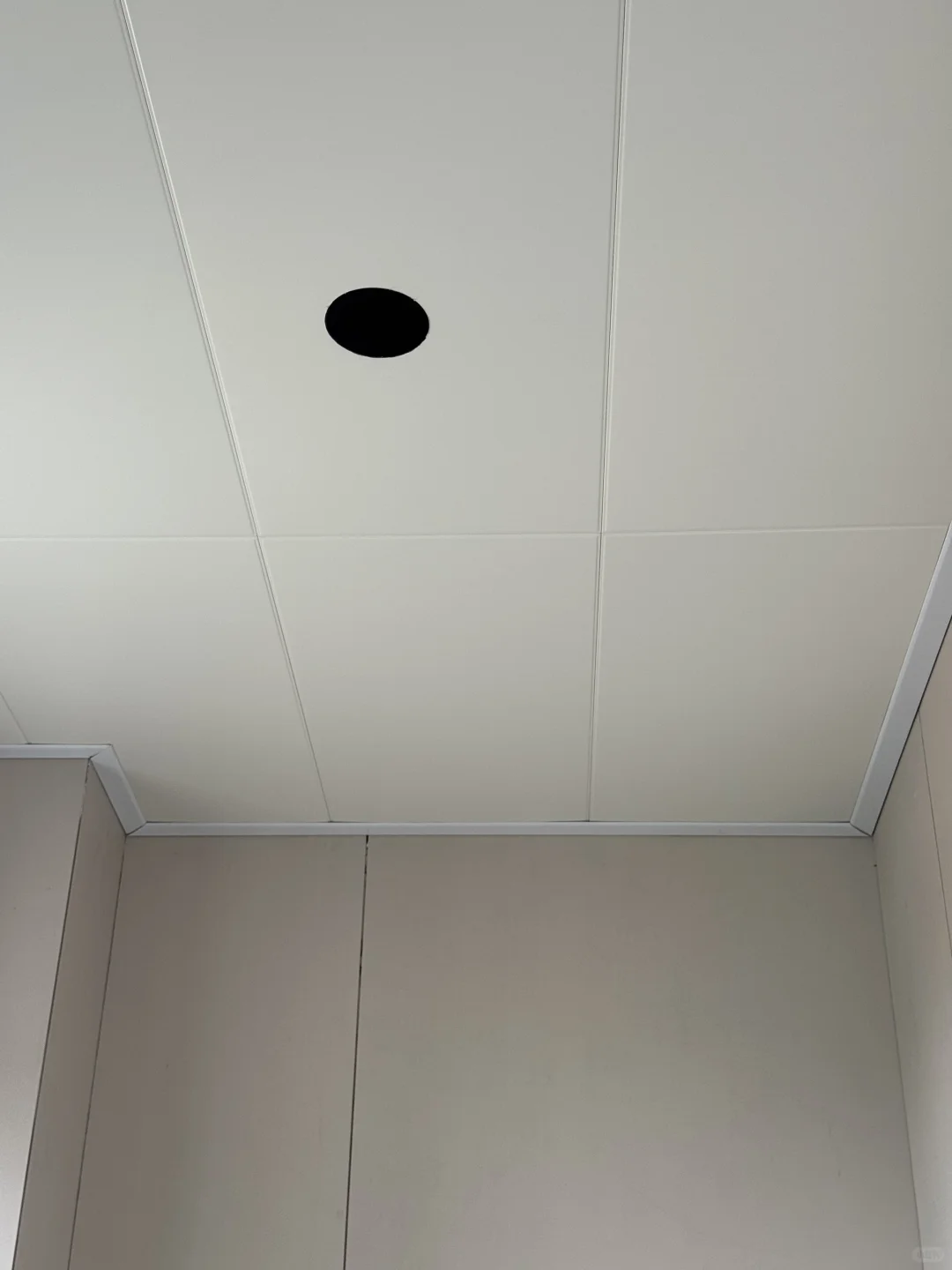 奶油白铝合金扣板