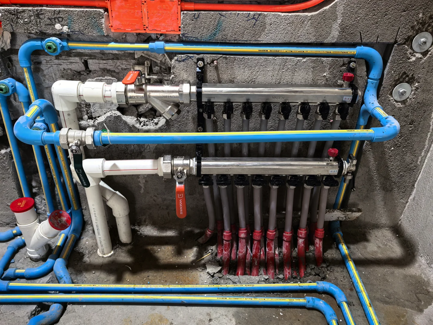 更换伟星大流量分集水器及进回水总阀