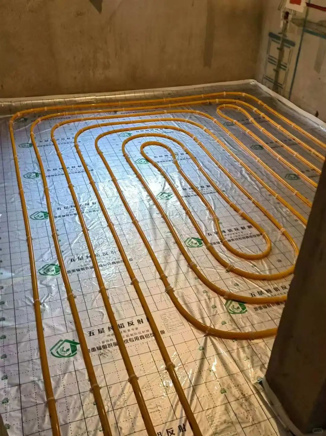 伟星三层高端阻氧管赔黑金分水器完美交付