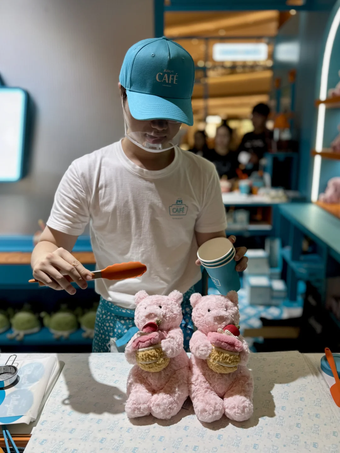 4个毛绒玩具，1700块，我不太理解…