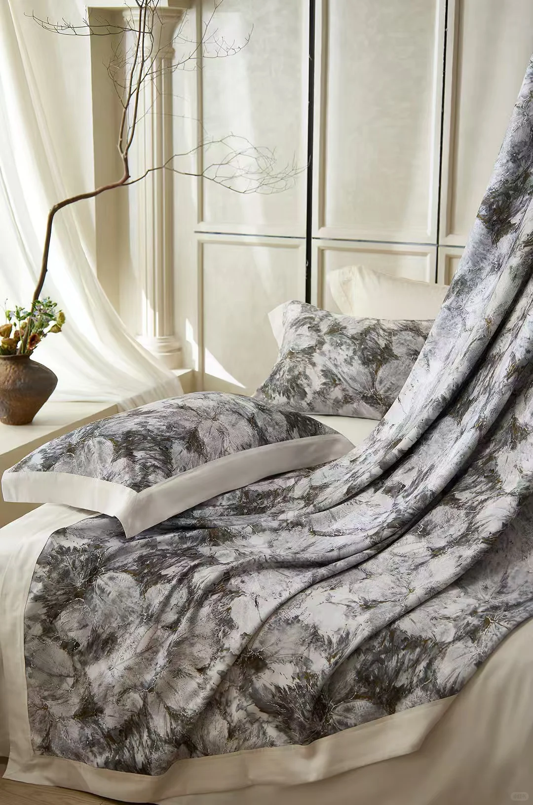 绫罗缎数码印花 月雾枝影