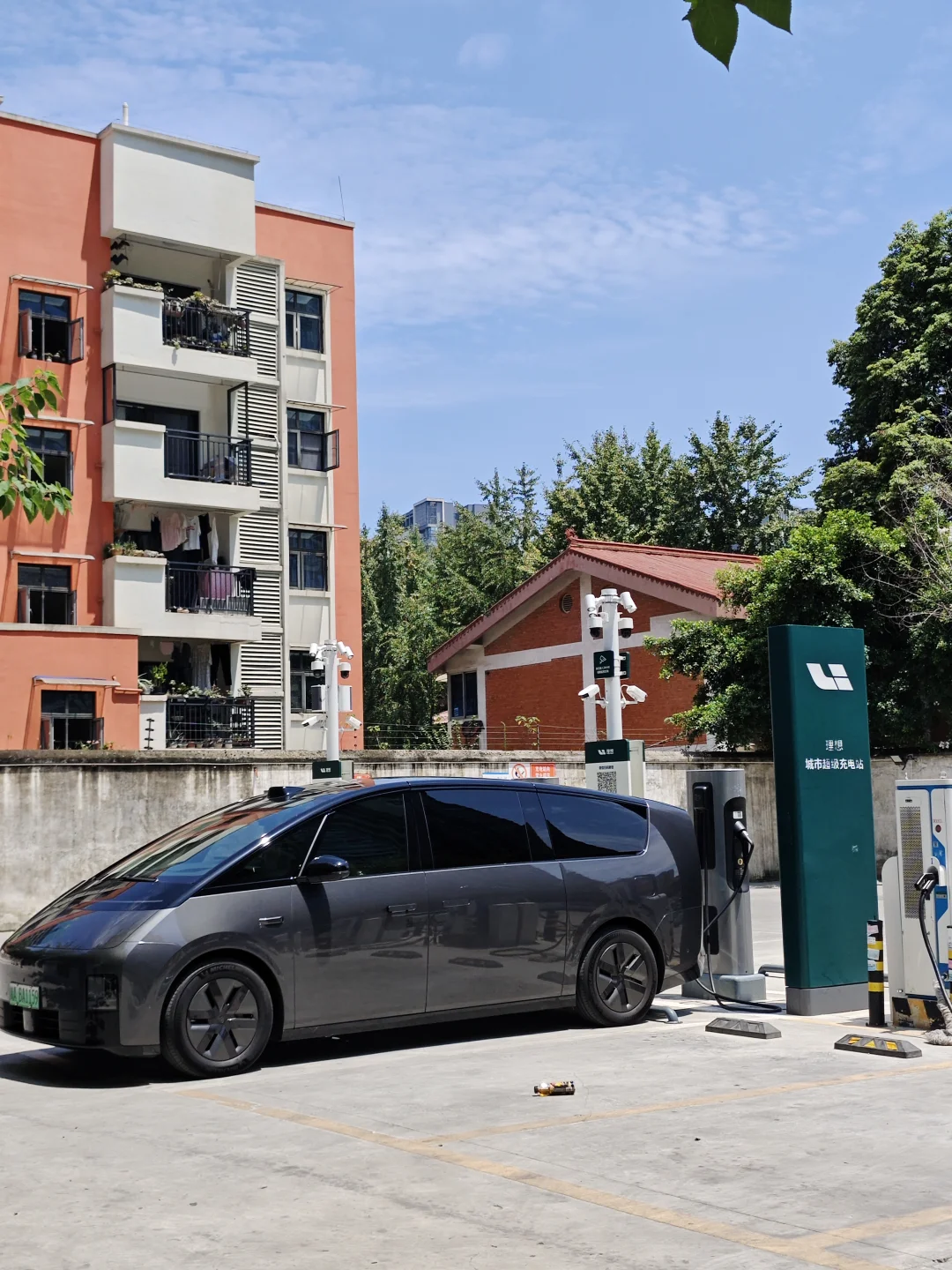 40岁投资超充站，月入5万多