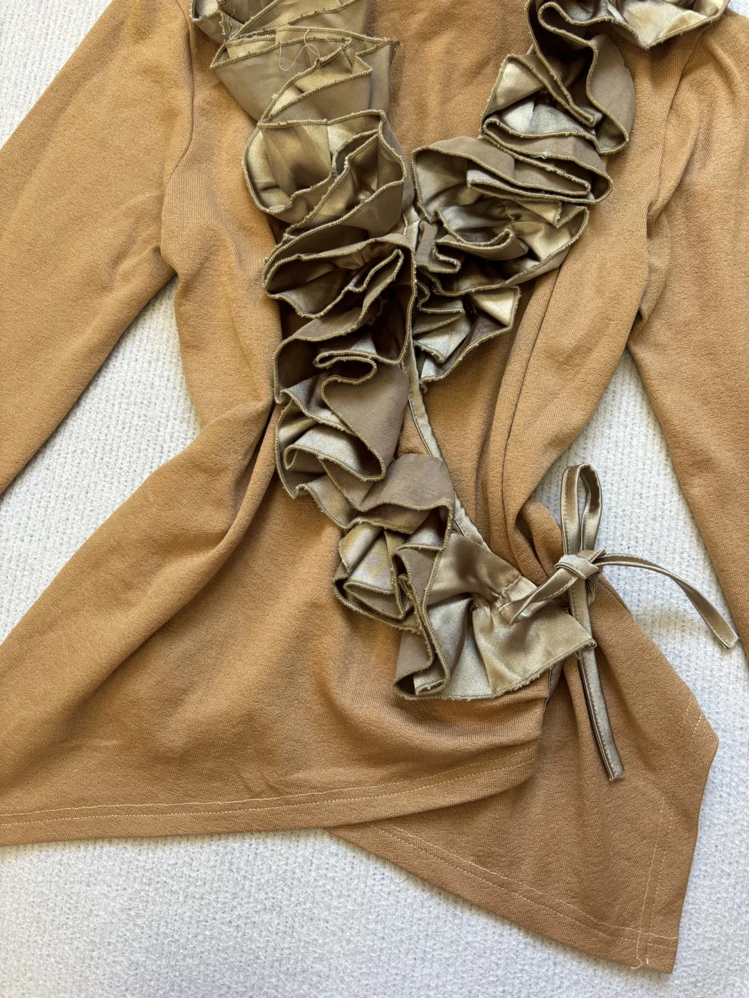 立体木耳边斜襟绑带不规则