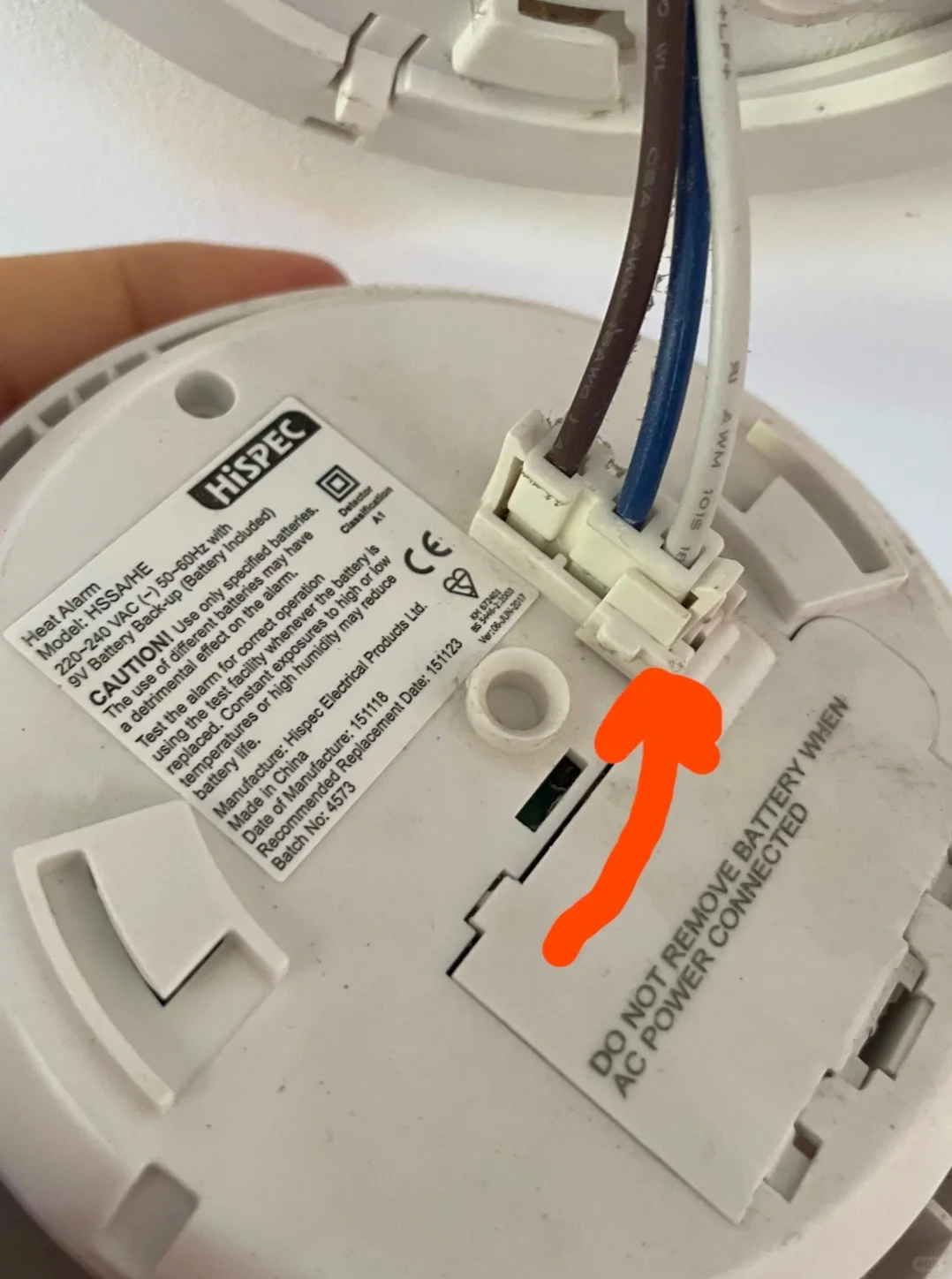 ??英国留子必会技能?烟雾报警器换电池