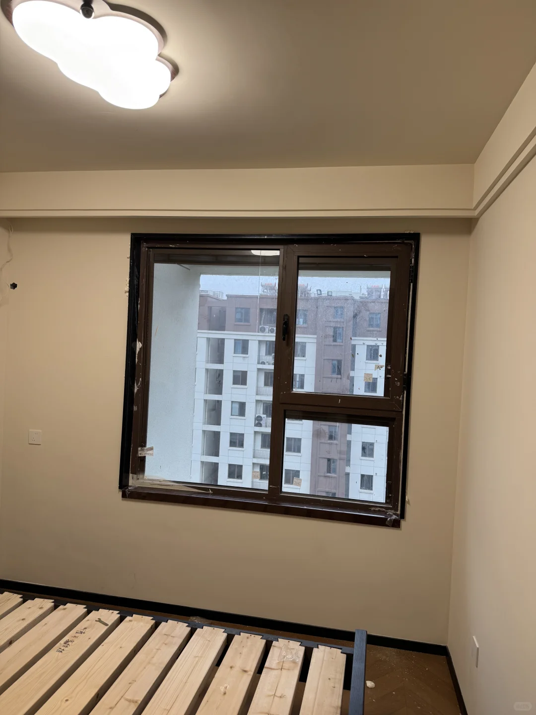 铝合金垭口套已装好