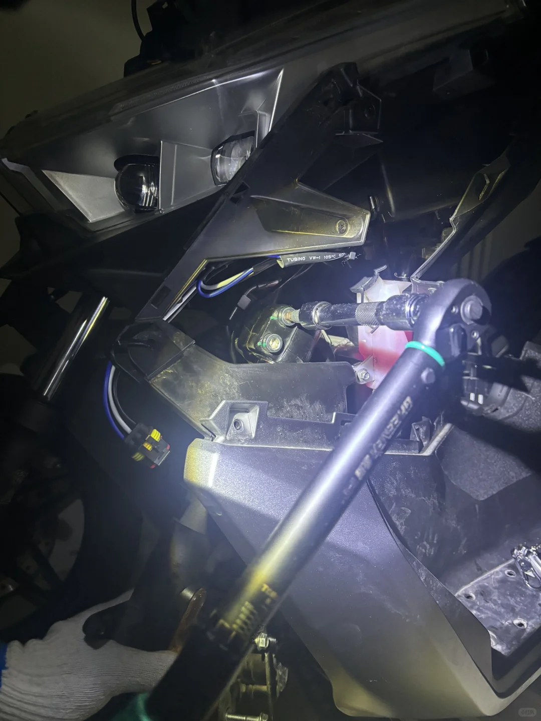 无极SR250GT。自己更换前减震弹簧