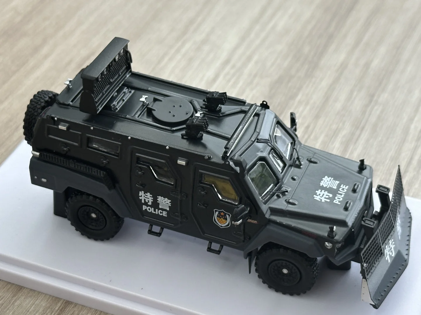 棘龙驱散防爆车