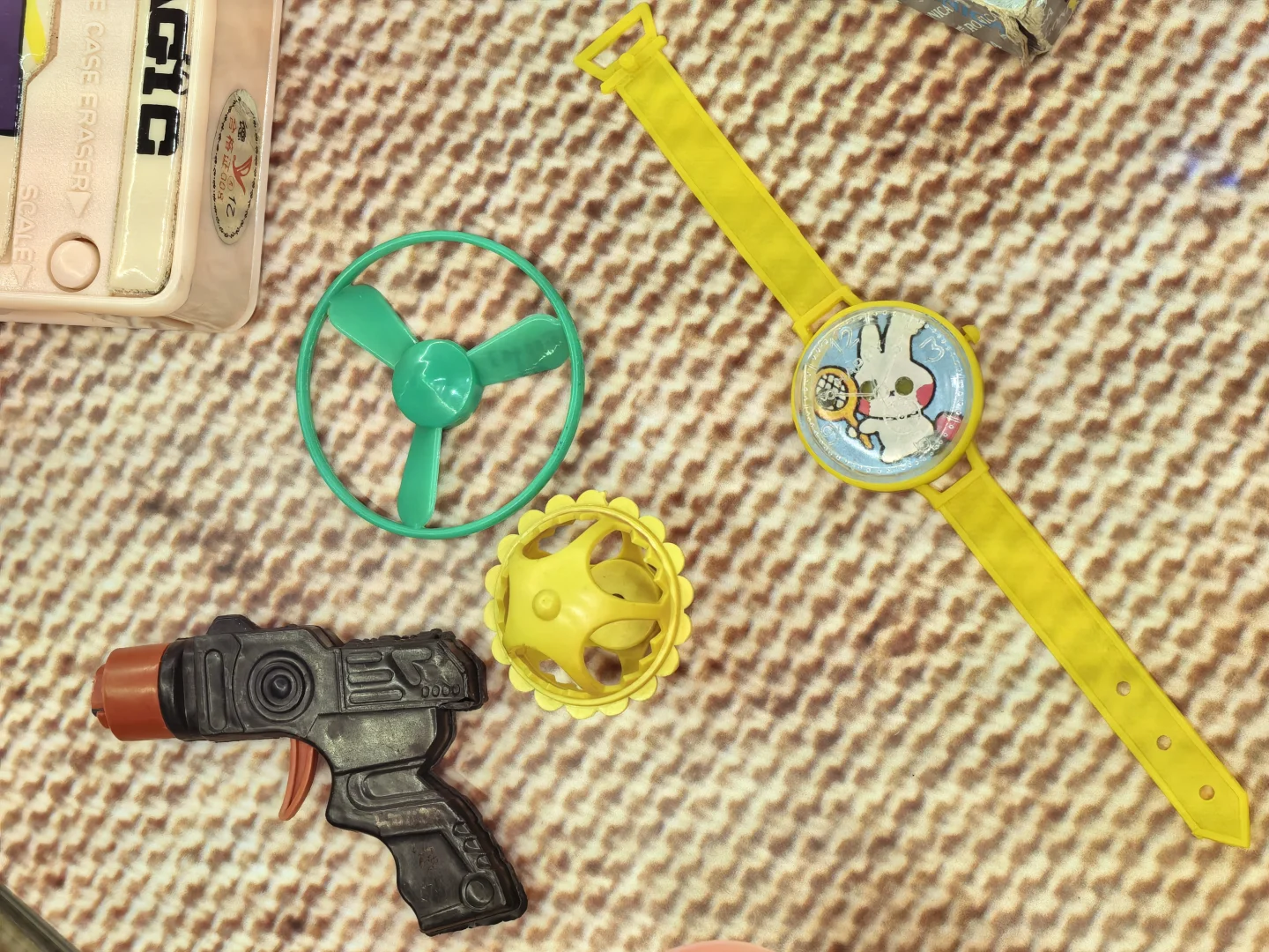 一箱老玩具,满满童真心