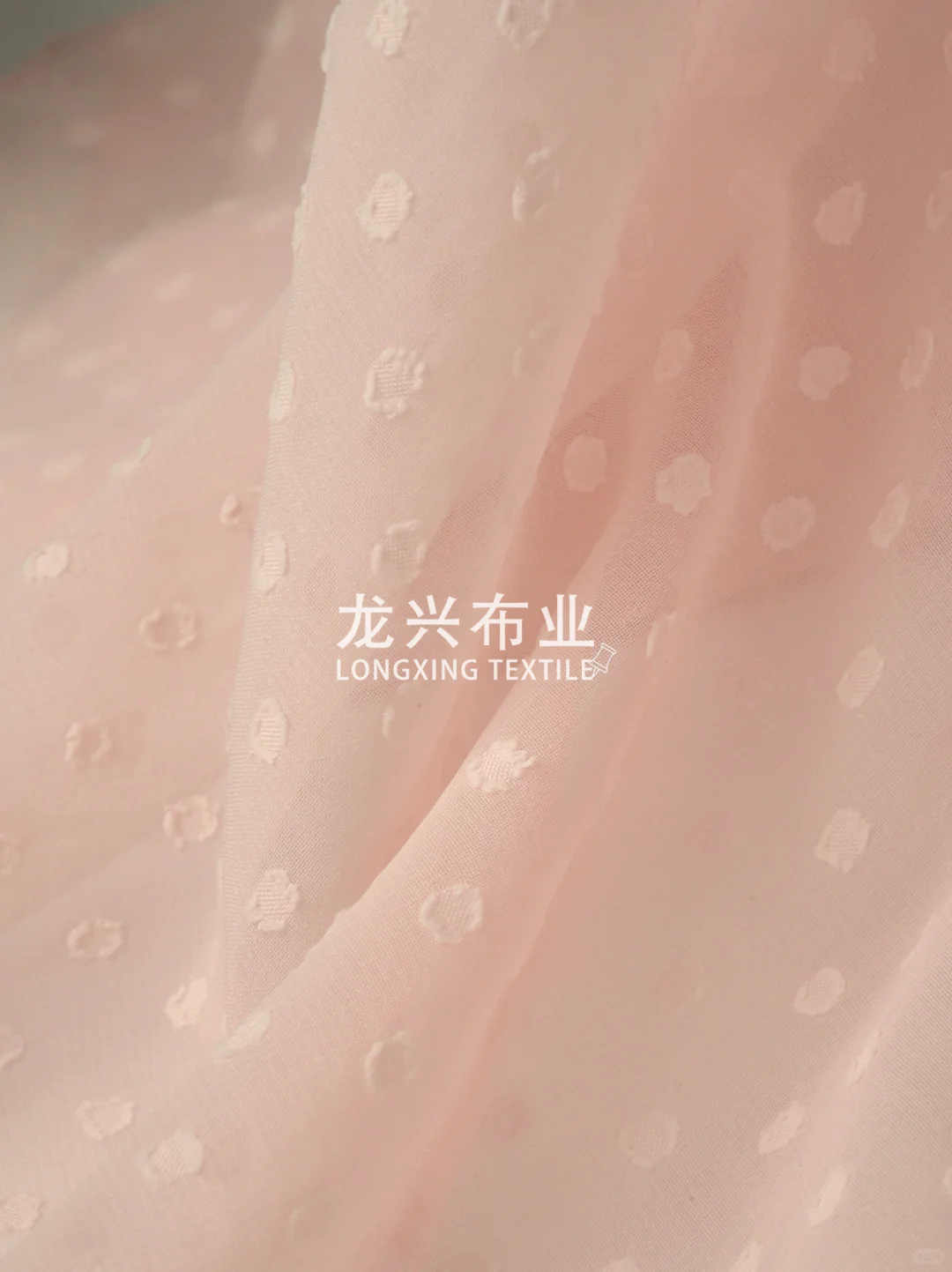 雪纺的仙气慵懒X足球点立体肌理丨宝藏面料