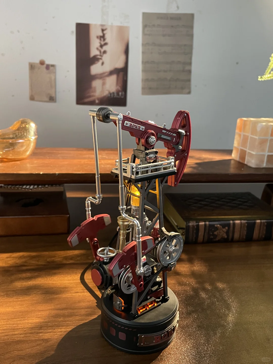 以为是拼模型入了迷 实际上是…