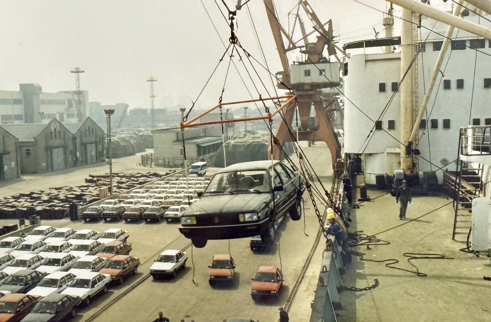 1992年的汽车是通过这种方式运输出海的