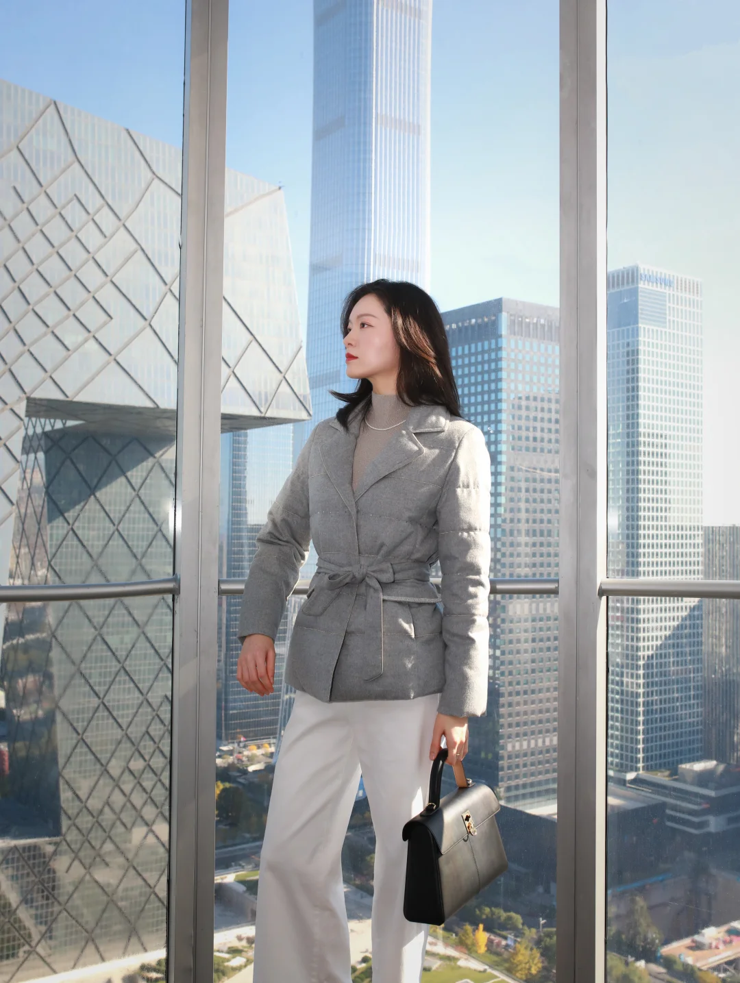 30+女律师|是哪个天才发明了西装剪裁羽绒服