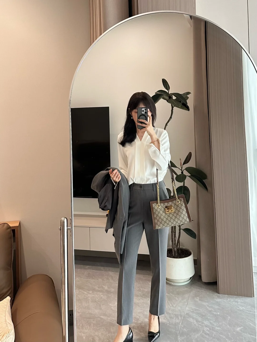 啊啊啊！好干练，我要把这套正装焊死在身上