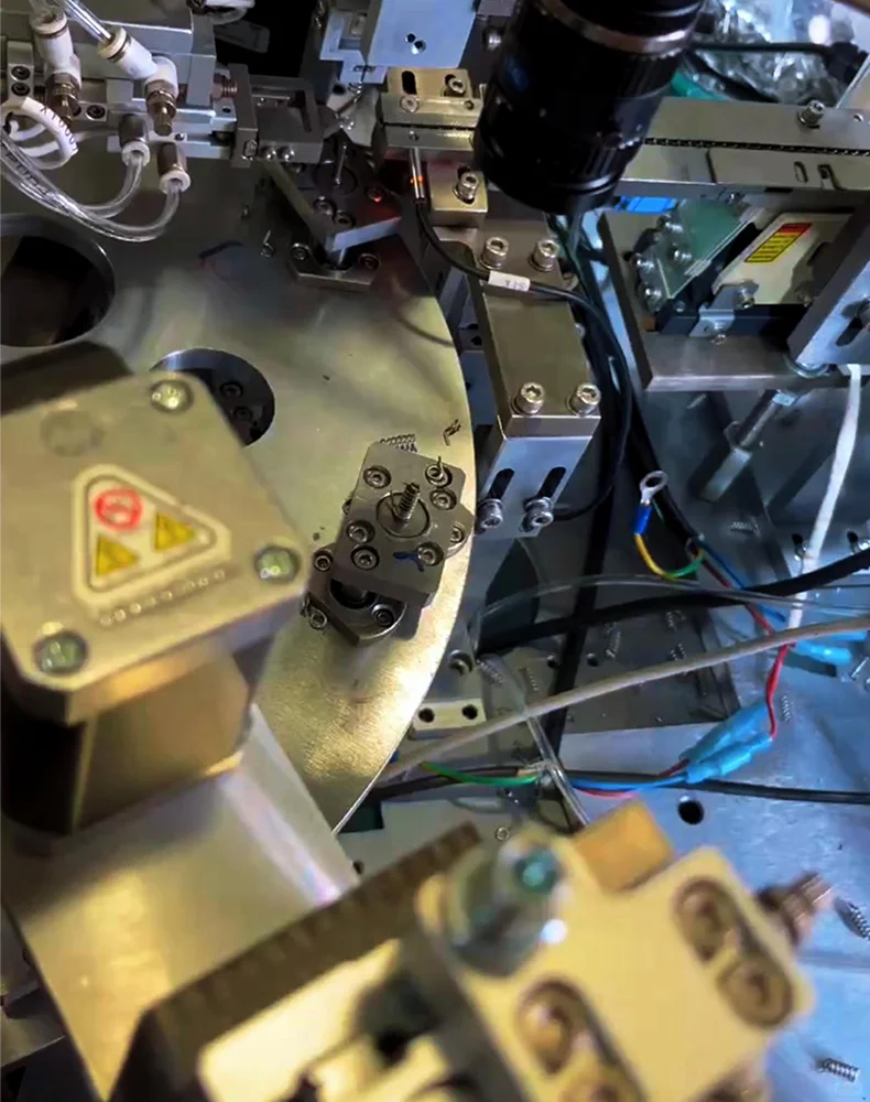 自动装弹簧设备