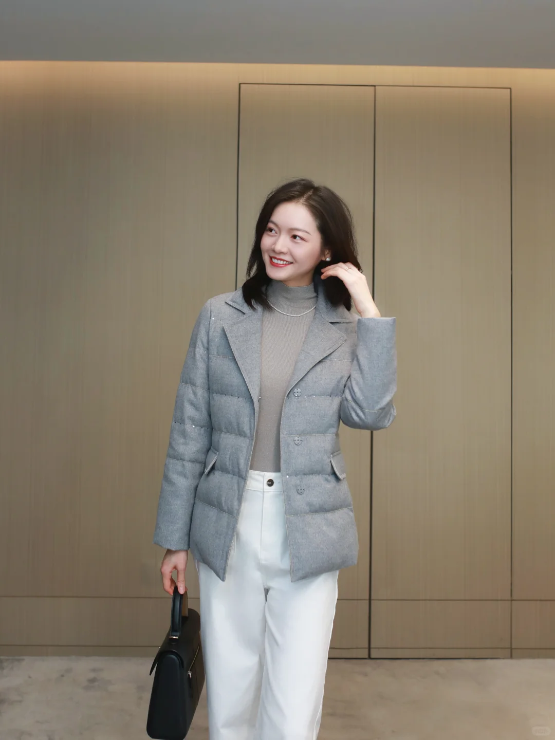 30+女律师|是哪个天才发明了西装剪裁羽绒服