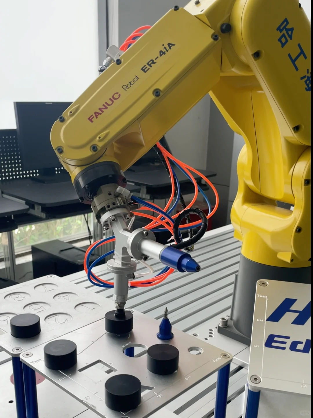 来吧，操控六轴工业?机器人