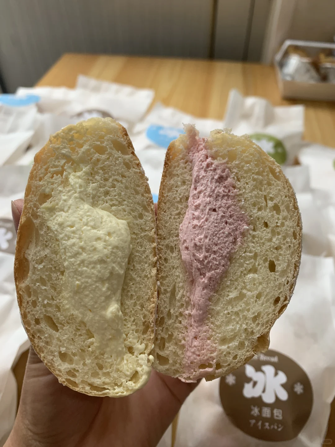 河北传媒大学门口出摊啦，纯动物奶油蛋糕