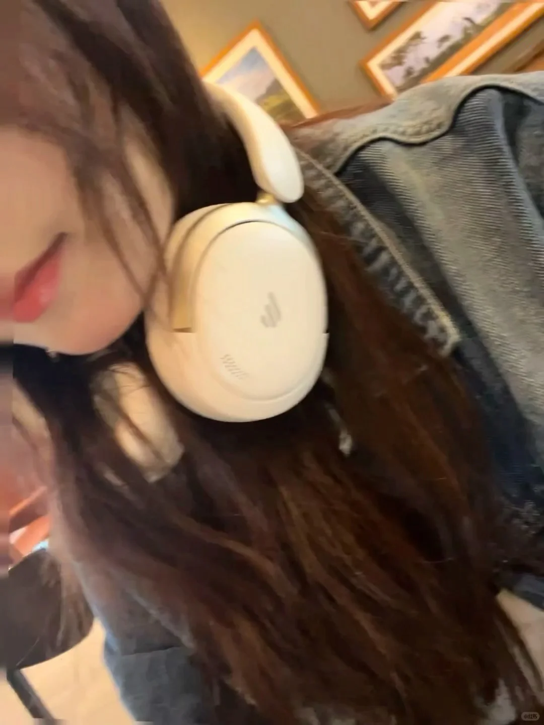 雨天戴着头戴式耳机在咖啡馆爽学一下午✍