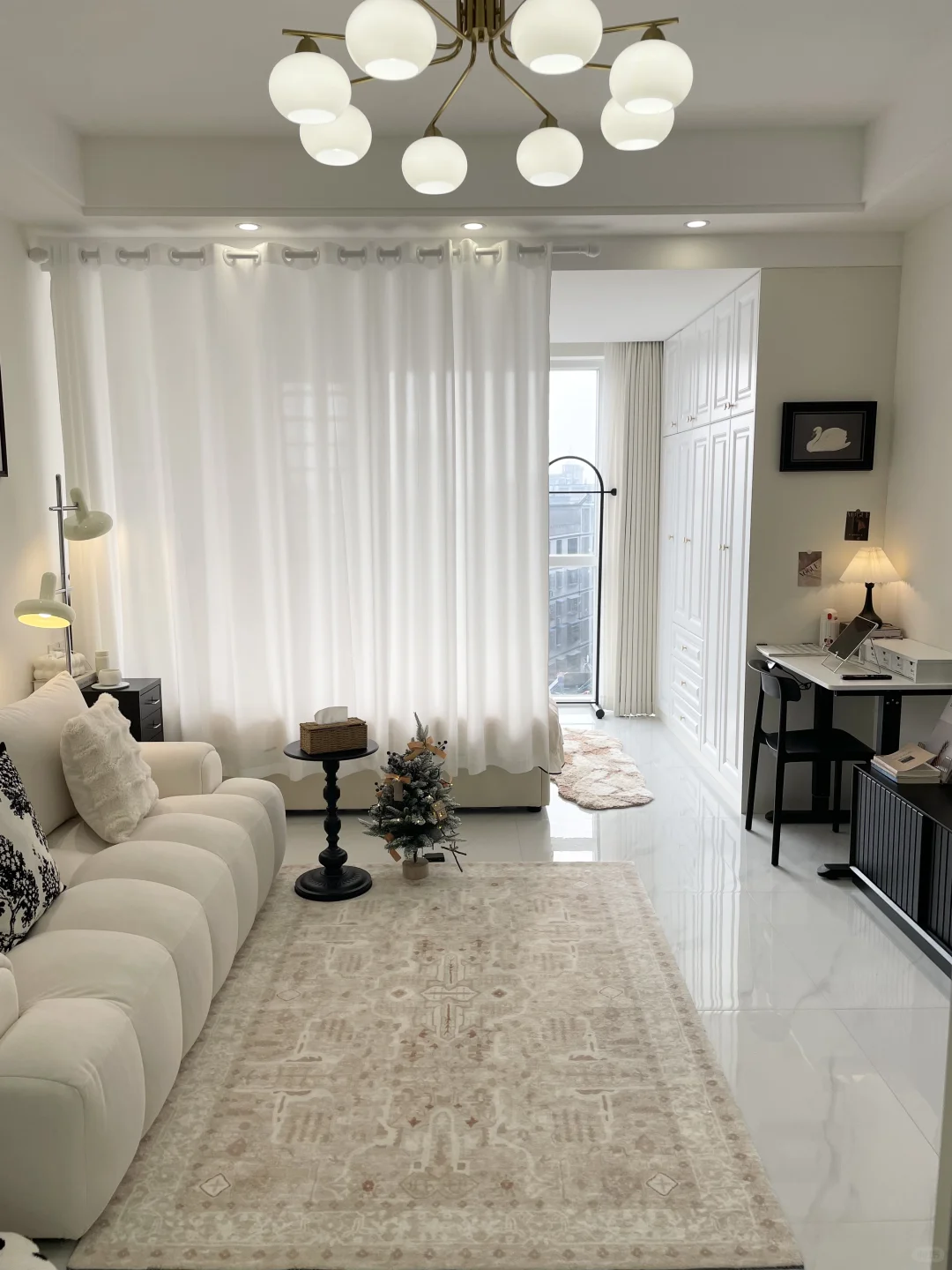 真的35㎡！用窗帘隔出了一室一厅