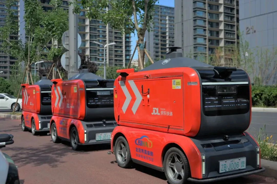 京东物流发布!大模型驱动第六代智能配送车