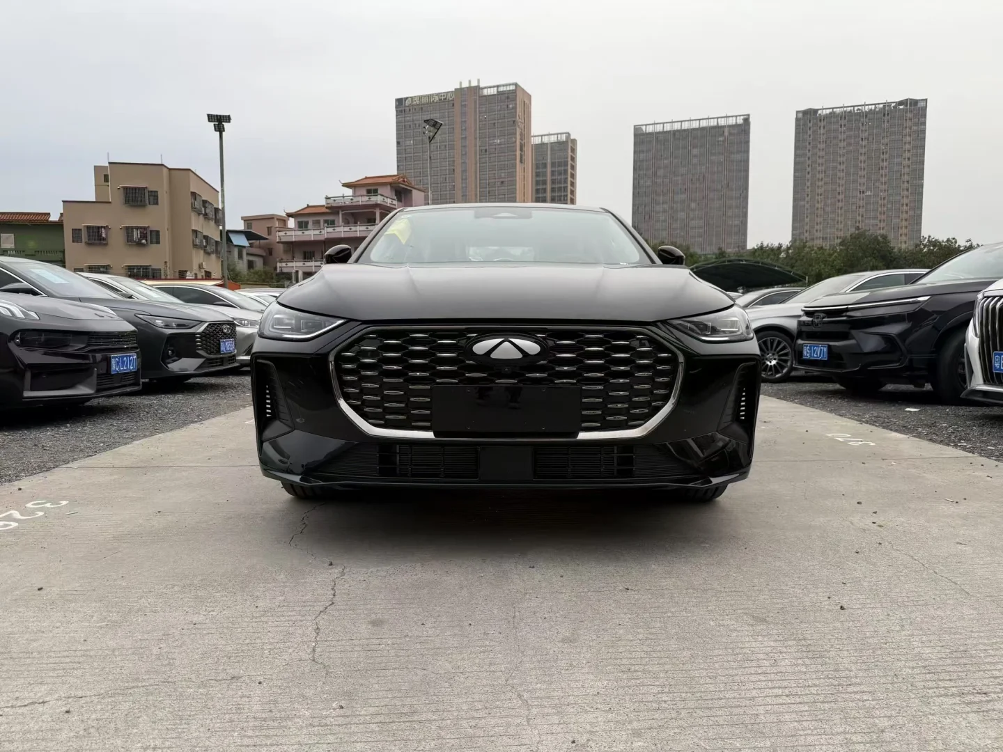 25年上牌原版原漆 风云a8l 8个多