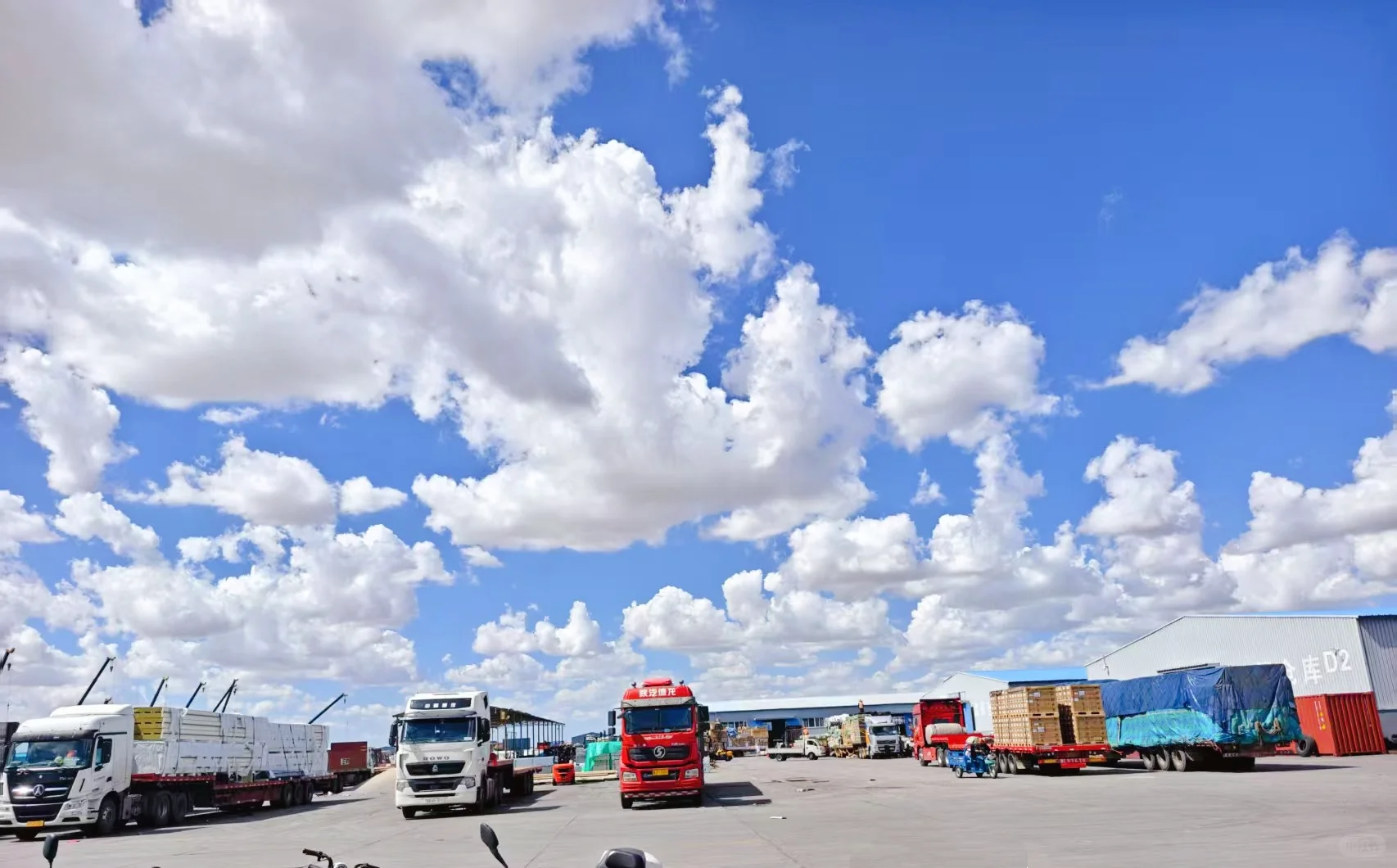 二连浩特口岸海关堆场