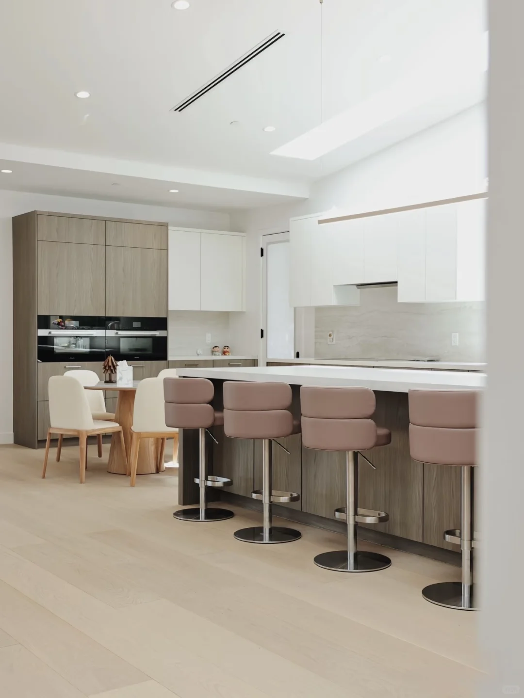 北美装修趋势|冷白极简退场,回归温柔与松驰