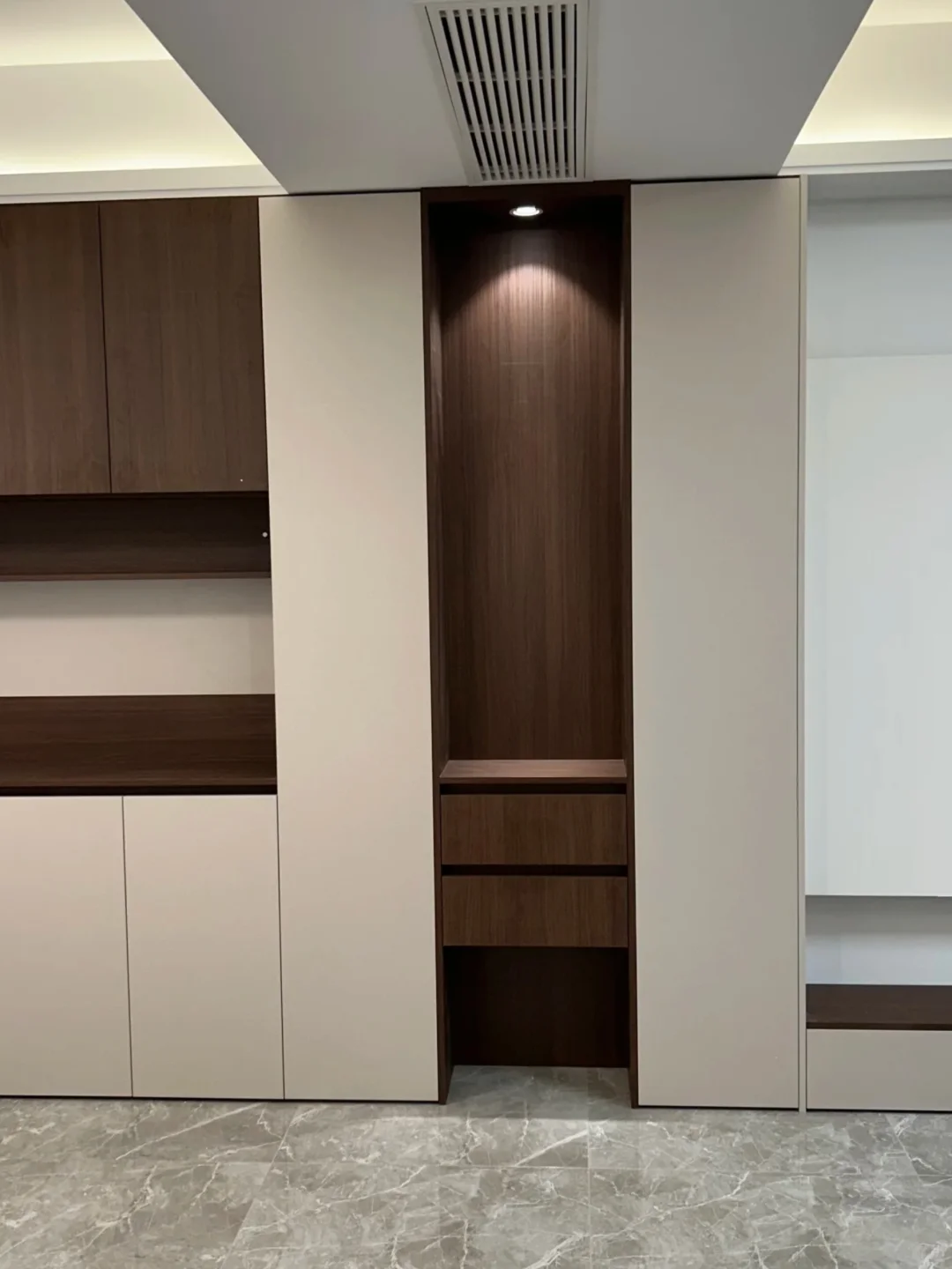 不走弯路选的极简衣柜！?颜色一定要选对