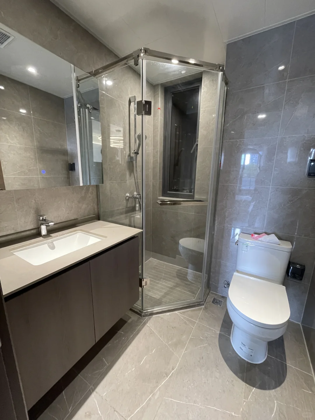 杭与城中间套｜房东自住装修｜全屋定制衣柜