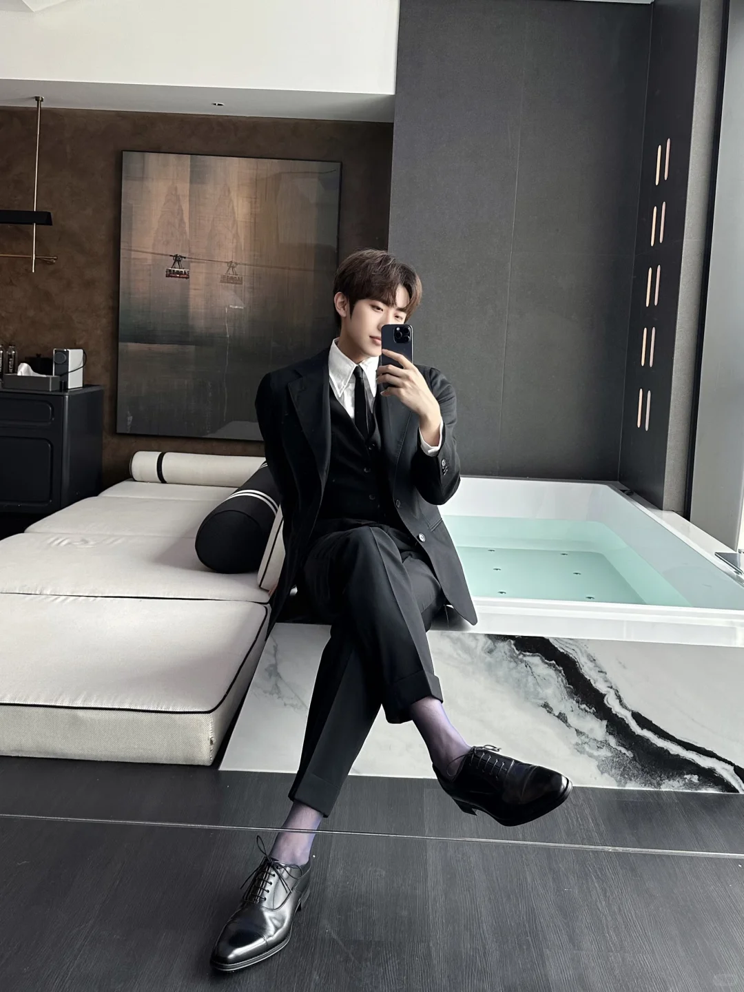 黑西装套装完全是主人级别…