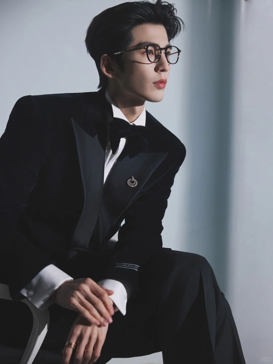 戴黑框镜的张凌赫太禁欲了，撕漫男本男！