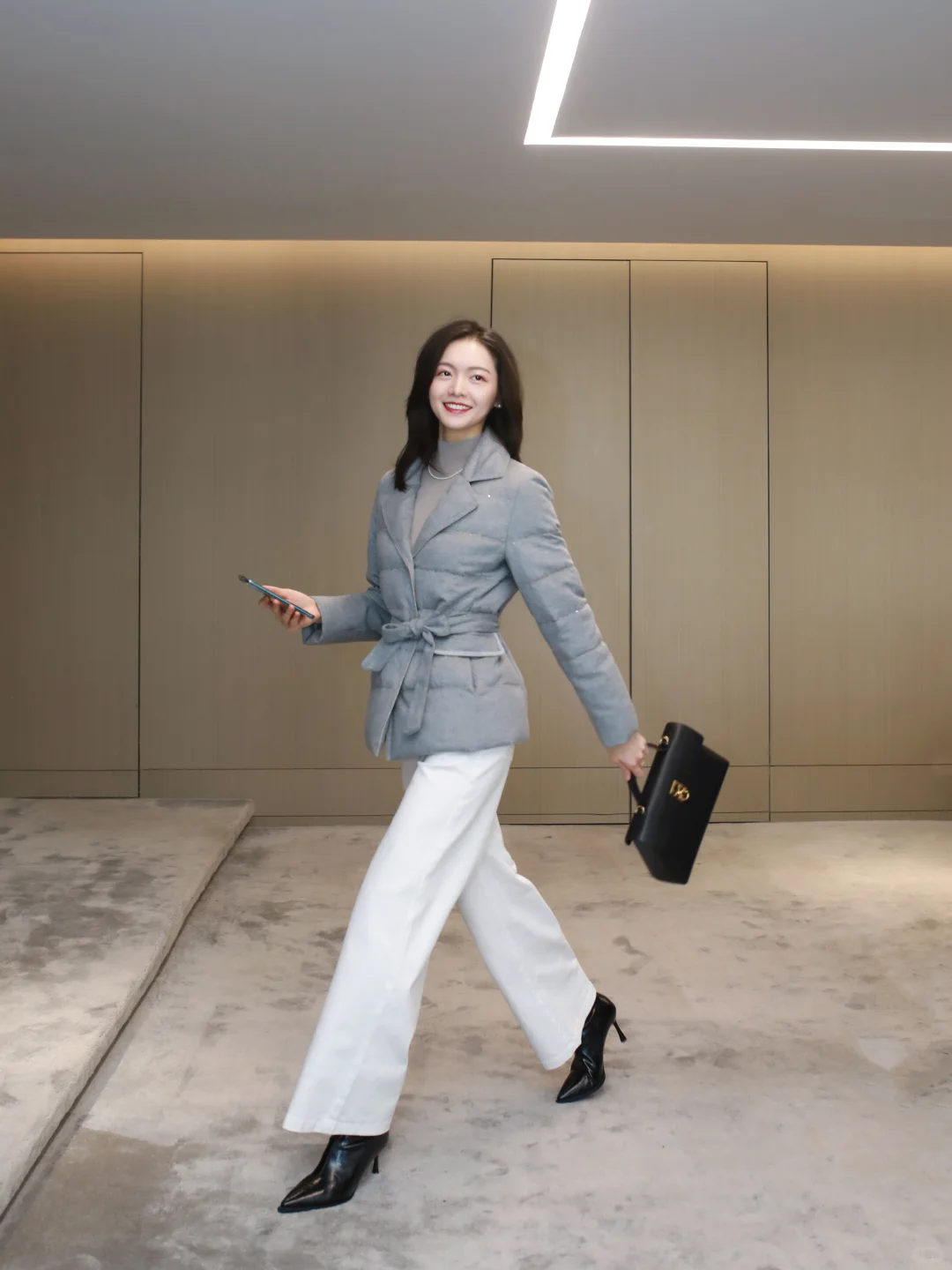 30+女律师|是哪个天才发明了西装剪裁羽绒服