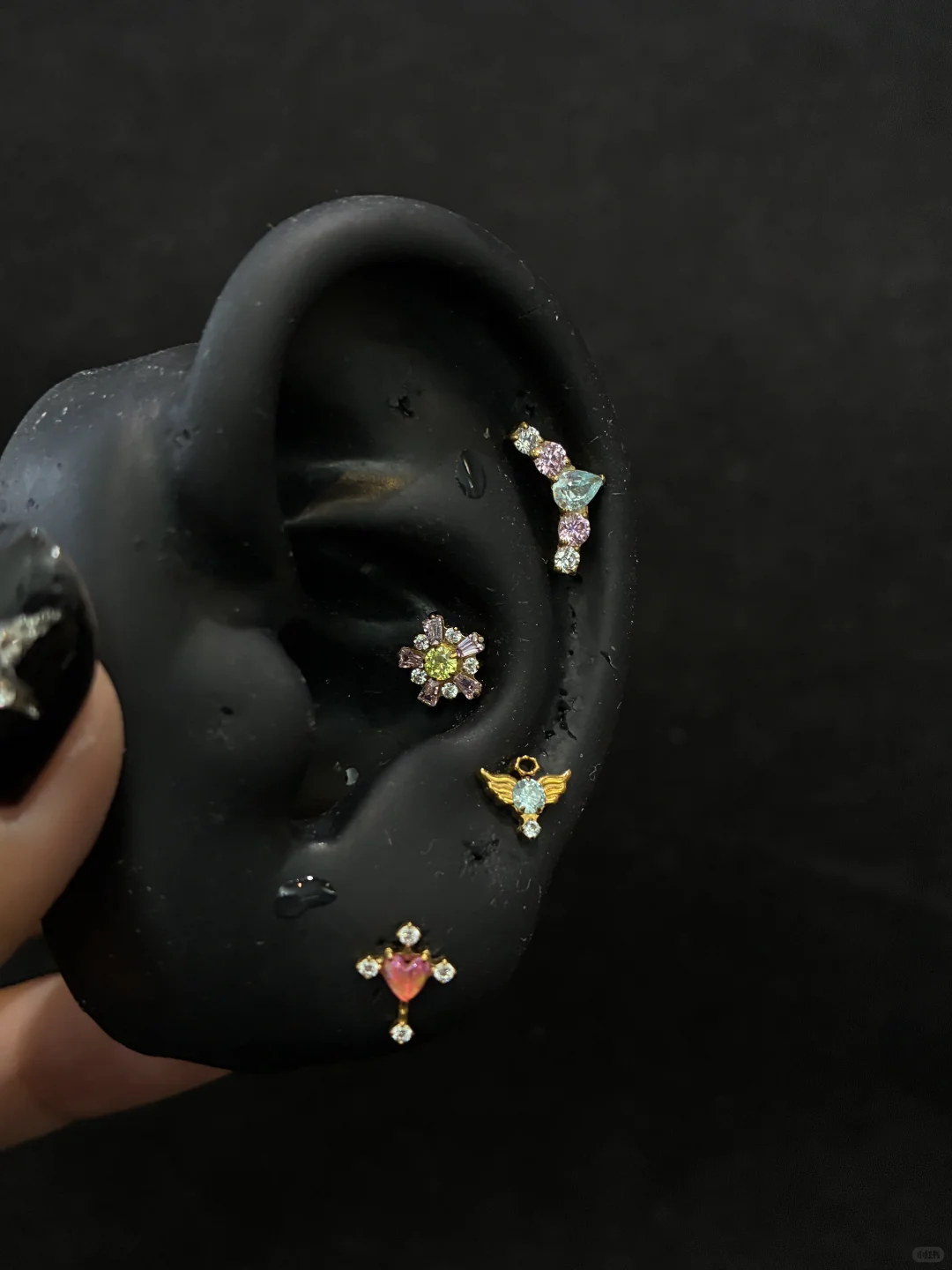 是谁拥有了好看的钛合金耳钉！！吼吼看?