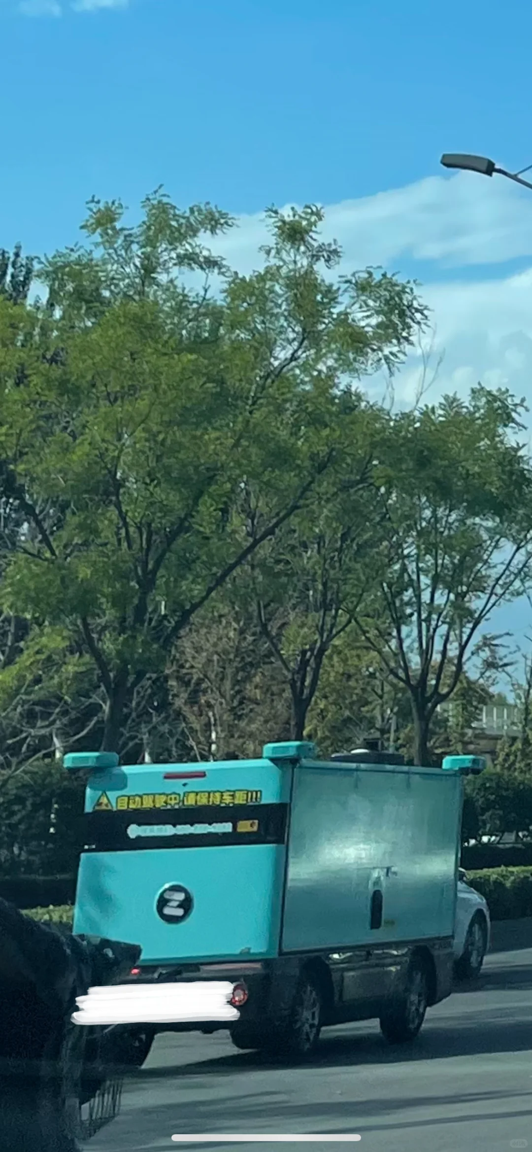 偶遇自动驾驶小笨车