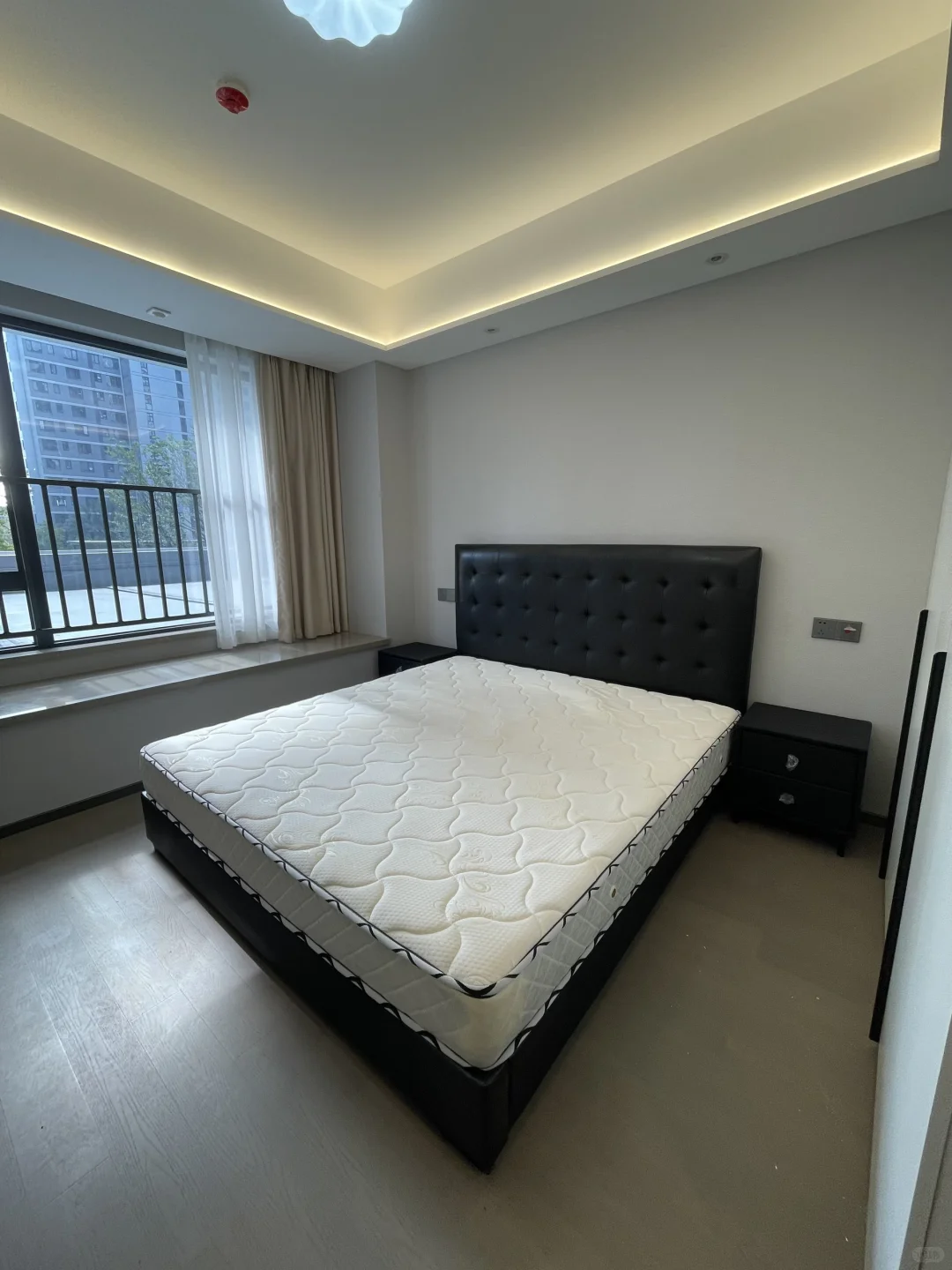 杭与城中间套｜房东自住装修｜全屋定制衣柜