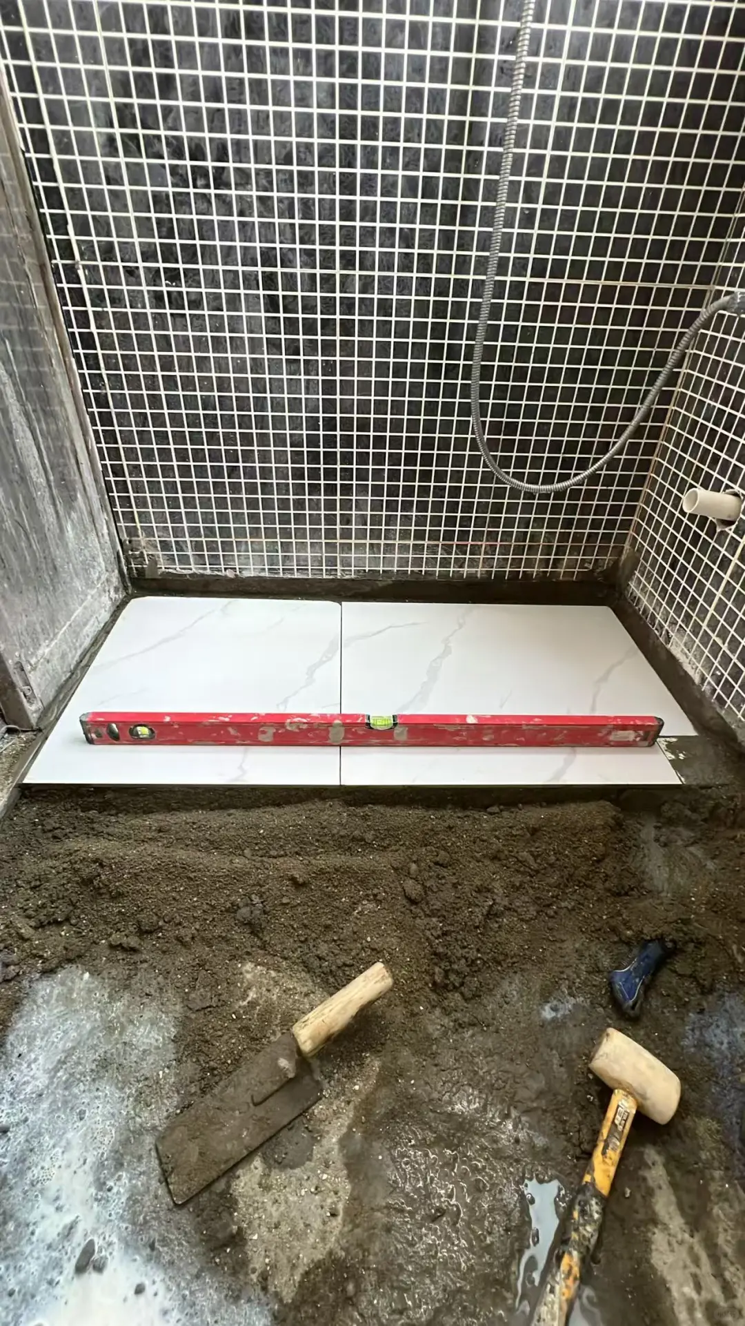 香港裝修泥水師傅，25平通鋪瓷磚！