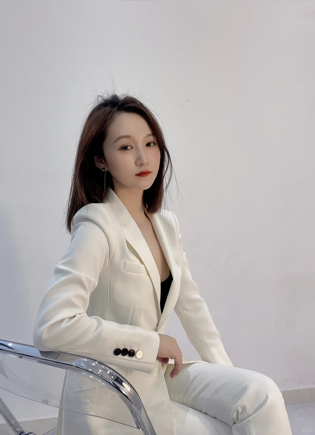 尝试一个新LOOK｜知识分子风