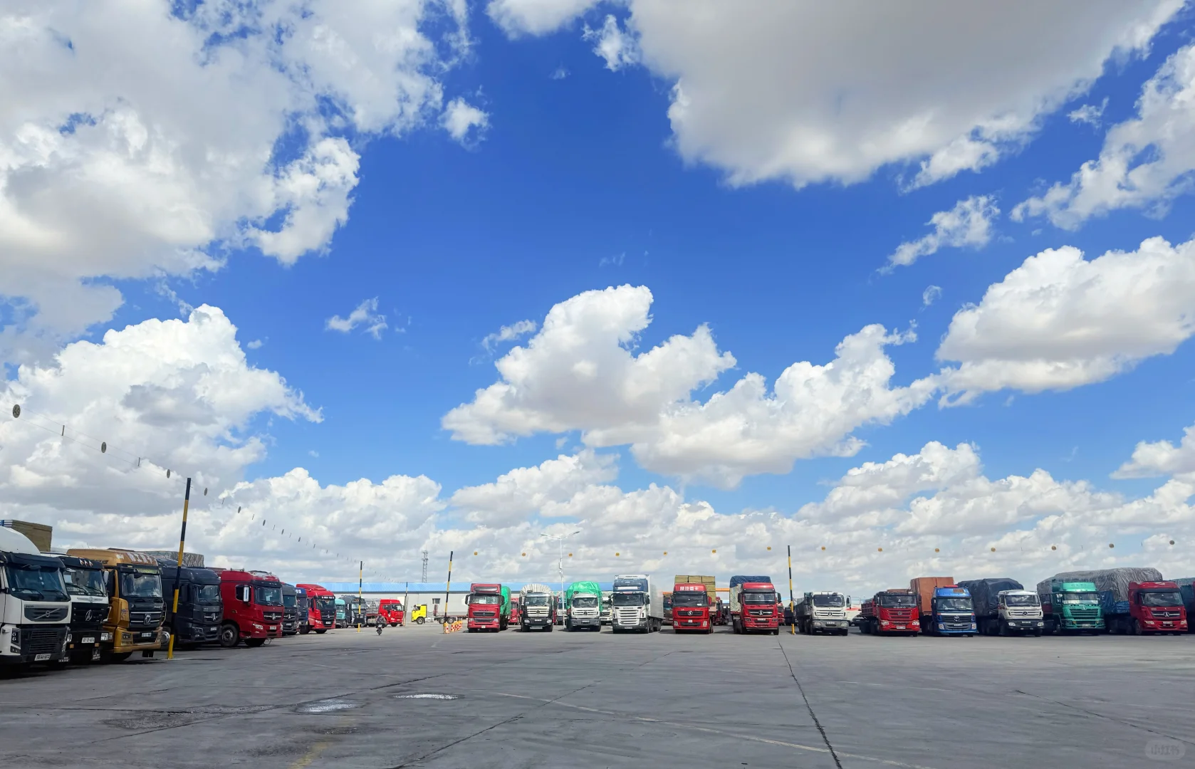 二连浩特口岸海关堆场