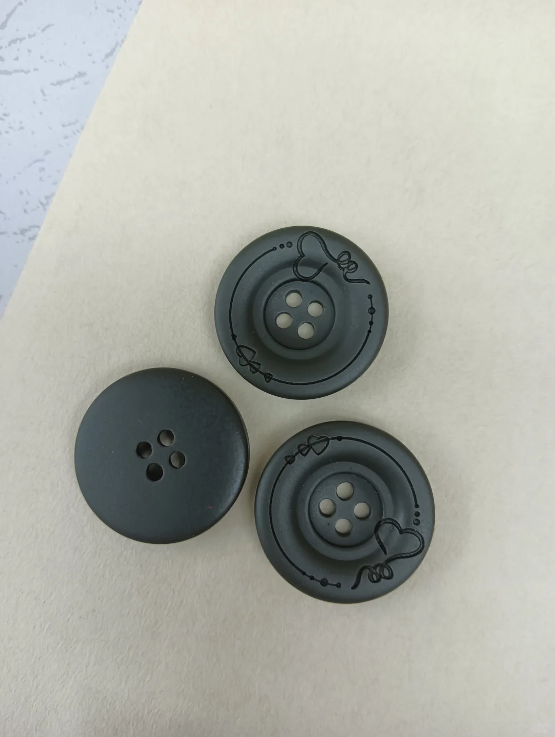 日常服装辅料分享｜树脂雕刻钮扣