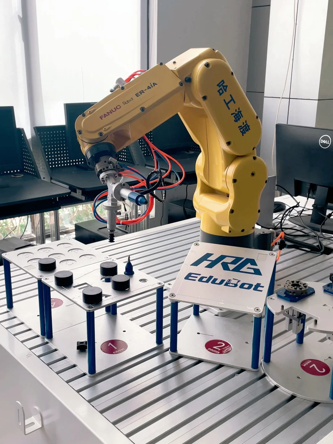 来吧，操控六轴工业?机器人