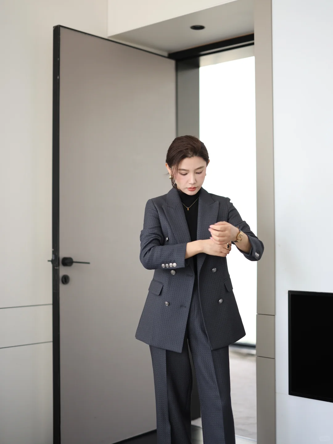 高级感通勤I灰系西装才是秋冬高智感精髓！