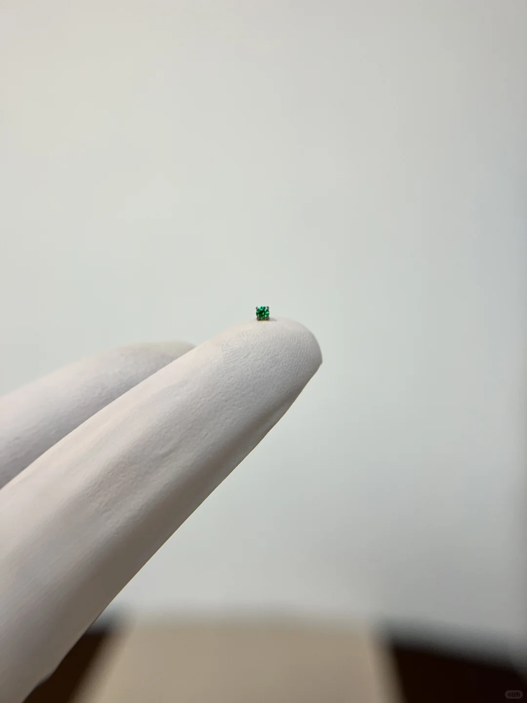 2mm小绿钻耳钉·0.9牙口钛合金